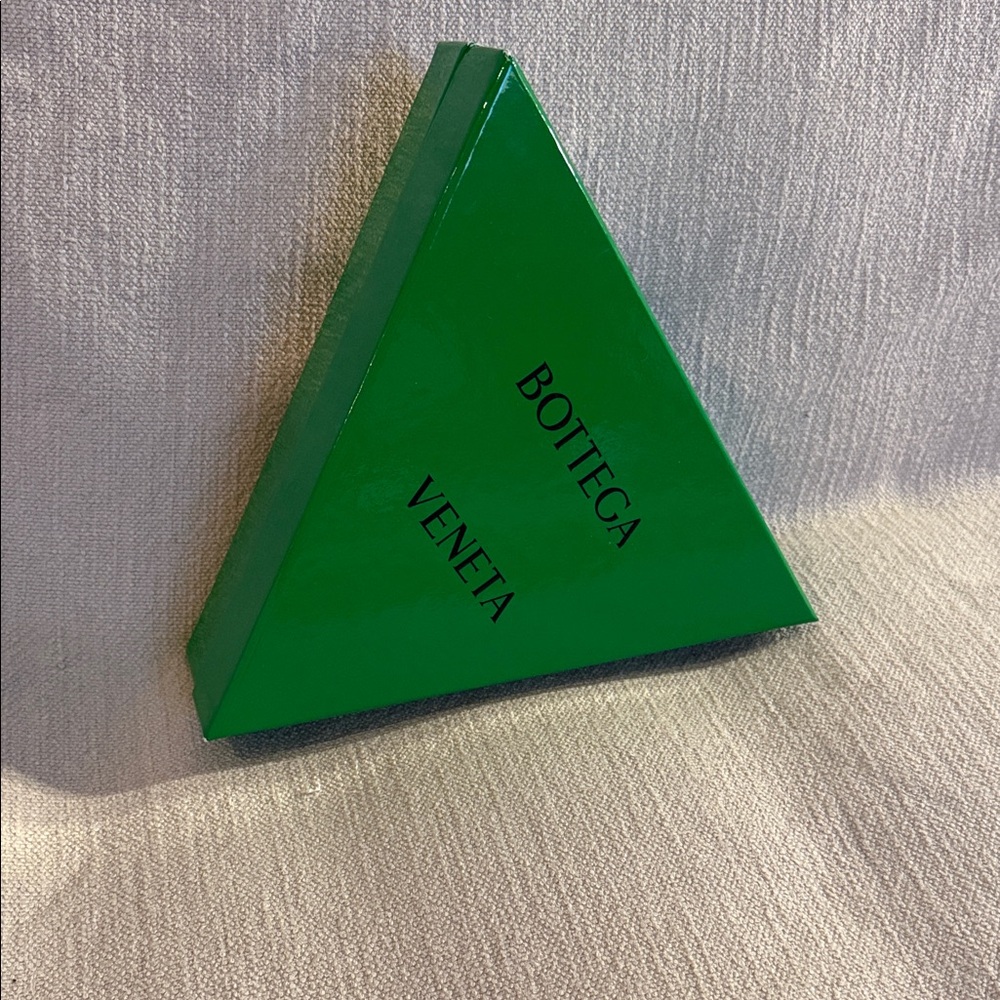 💚Bottega Veneta Emerald Green Triangle Box